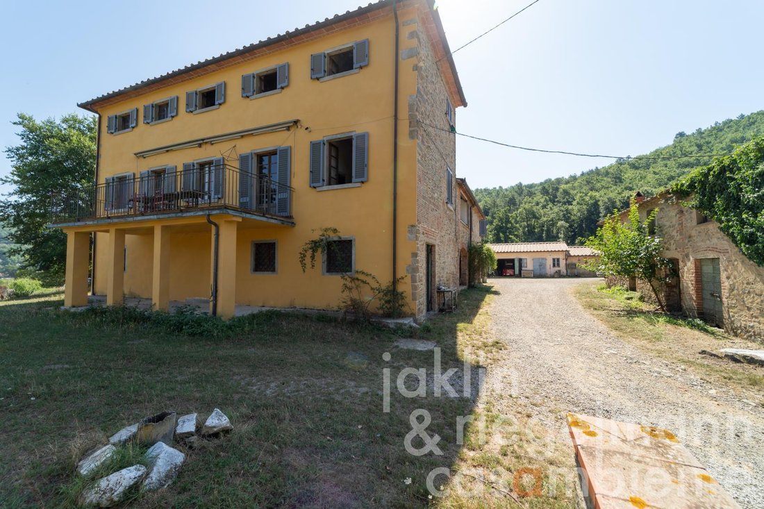 Farm Near Arezzo In Tuscany Ideal For Horse Keeping In Puglia