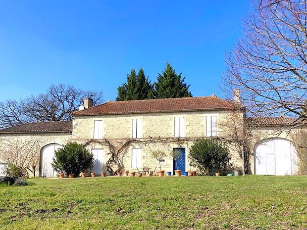 House in Monségur, Nouvelle-Aquitaine, France 1