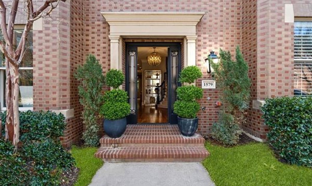 Exquisite And Remodeled Brownstone In Southlake, Tx, United States For