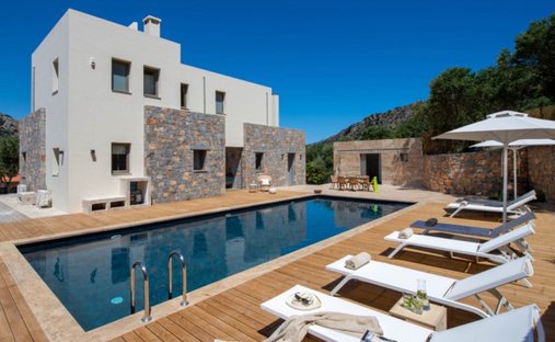 Villa in Community of Skinias, Agios Nikolaos Municipal Unit, Greece 1