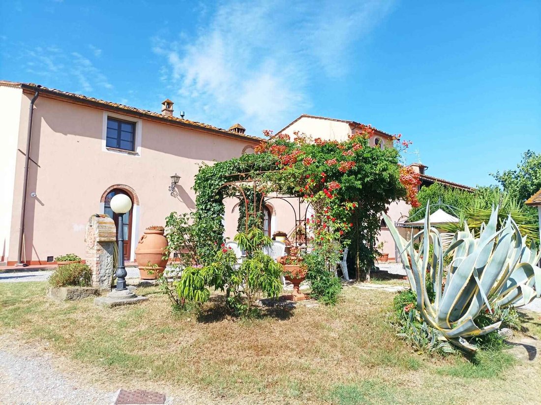 House in Capannoli, Tuscany, Italy 2 - 12661431
