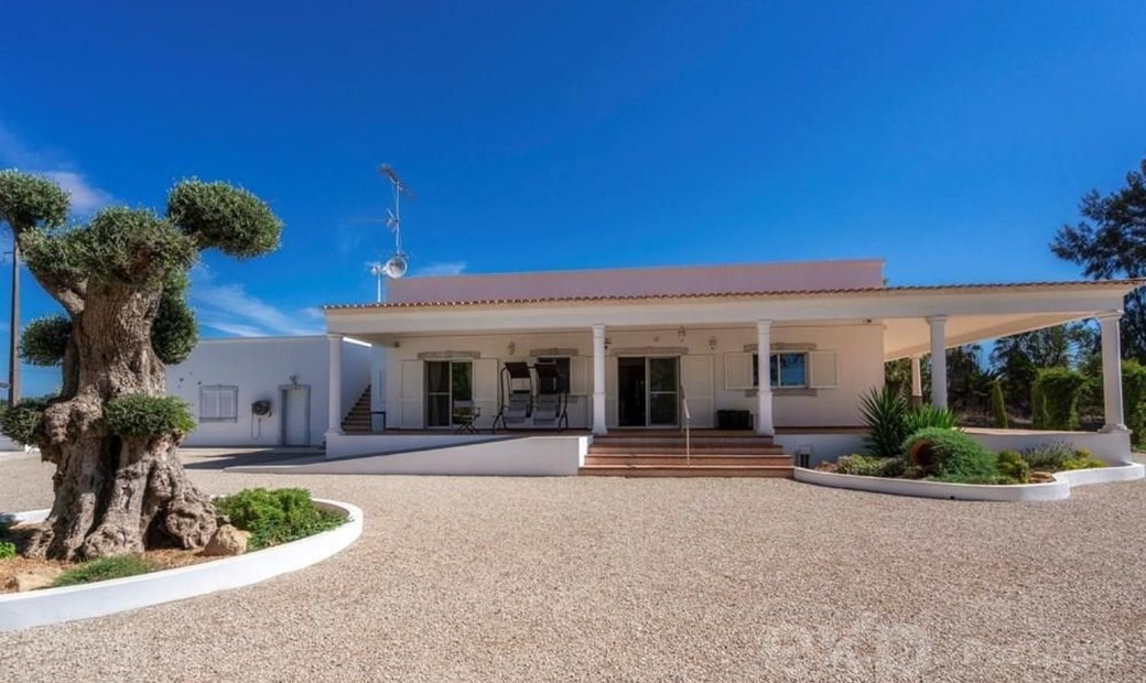 Moncarapacho E Fuseta Villa In Moncarapacho, Algarve, Portugal For Sale