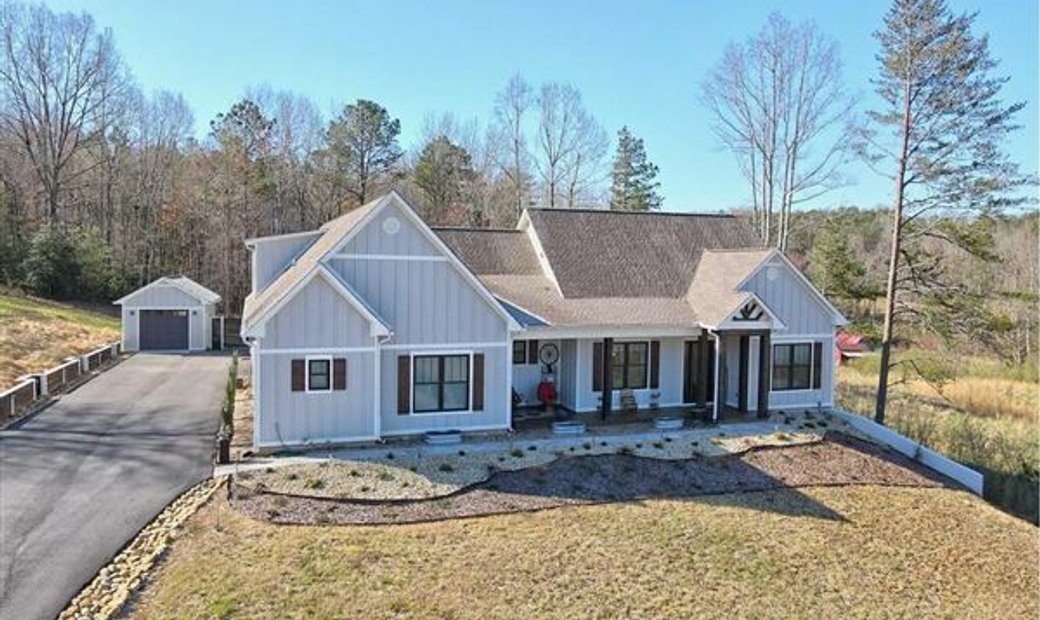 Stunning And Better Than New Custom Home In Blairsville,