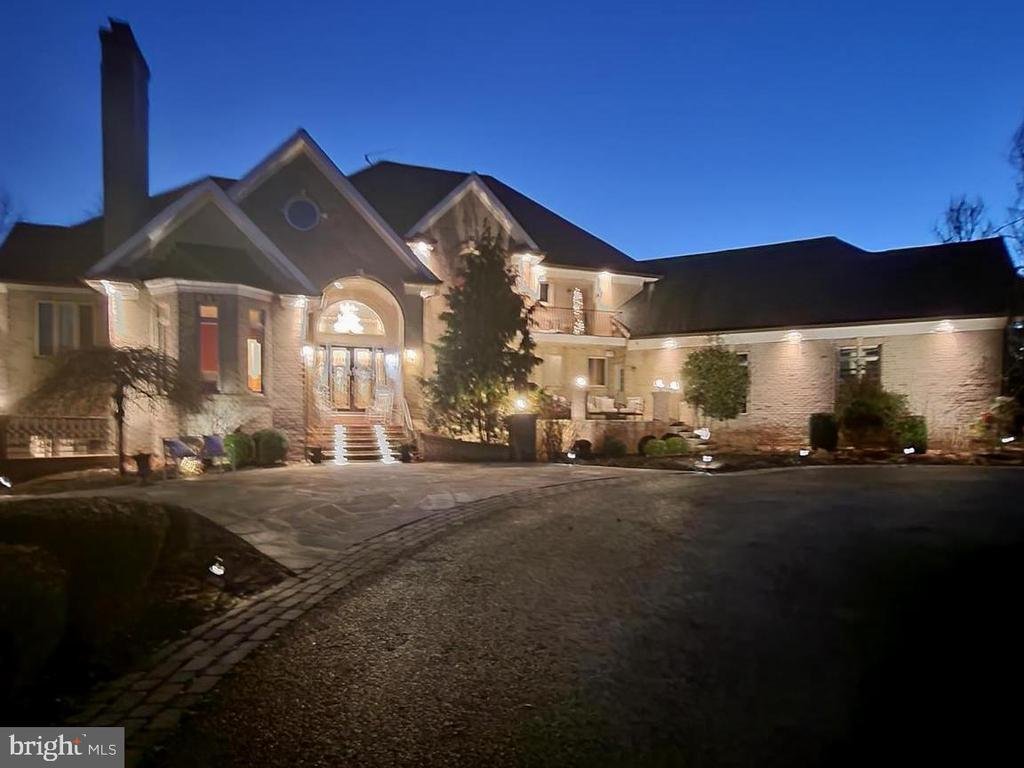 5 Bedrooms Single Family Detached In Winchester, Virginia, United