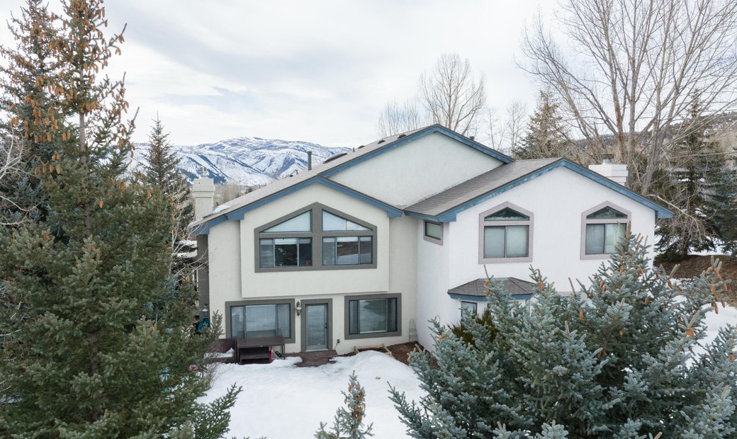 Charming And Contemporary Duplex Home In Edwards, Colorado, United