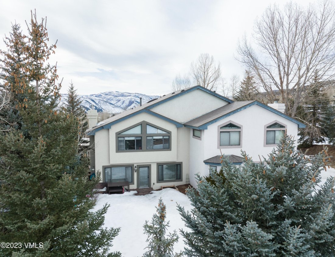 Charming And Contemporary Duplex Home In Edwards, Colorado, United