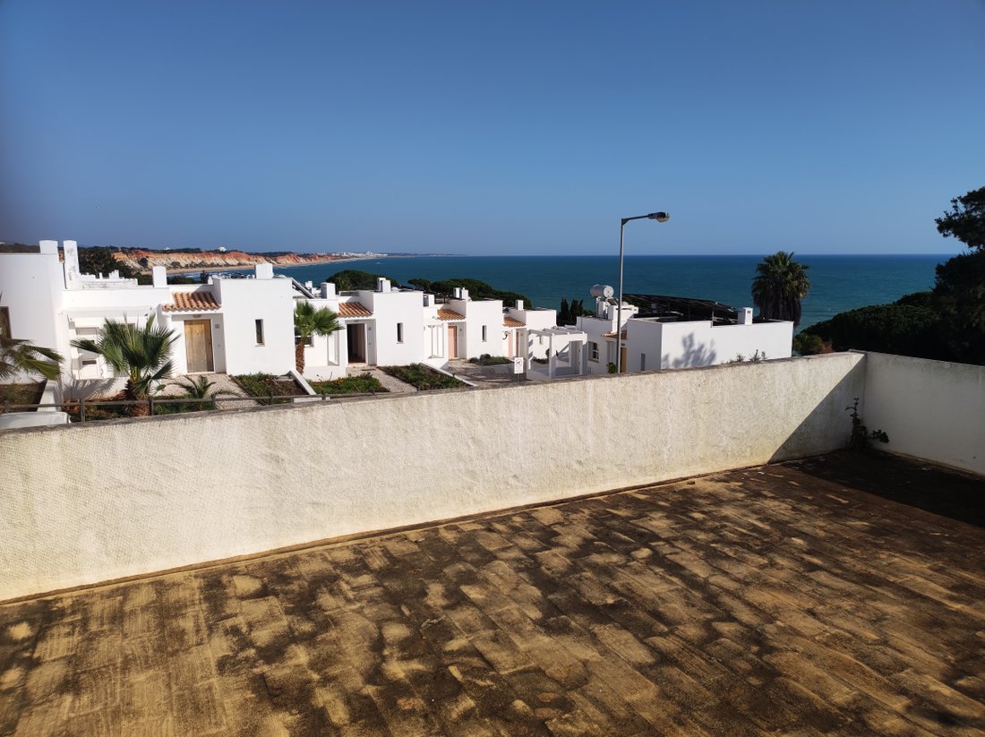 Moradia T4 Isolada Junto à Praia Em Olhos In Olhos De água, Algarve