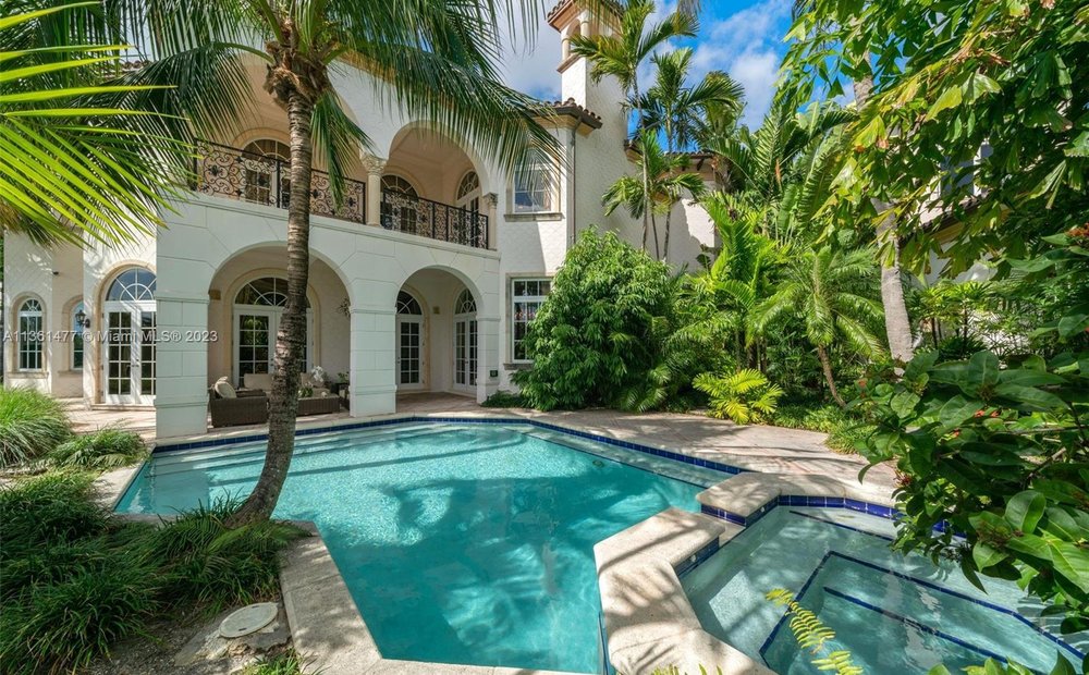 Lujo frente al mar casas en venta en Miami Beach, Florida | JamesEdition