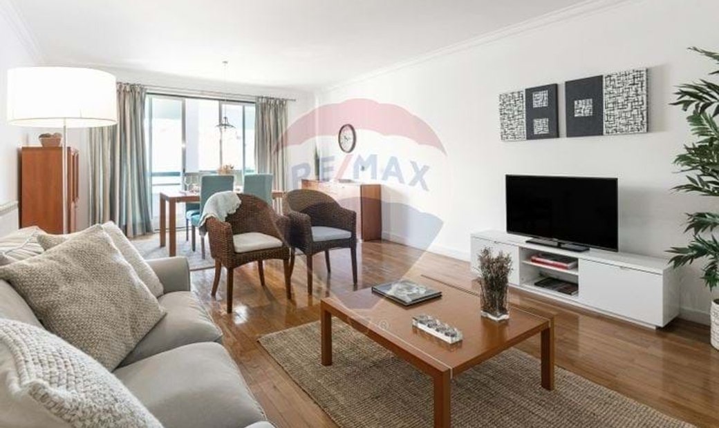 Condo/Apartment T3 For Sale In Algés, Linda A Velha In Oeiras, Lisbon