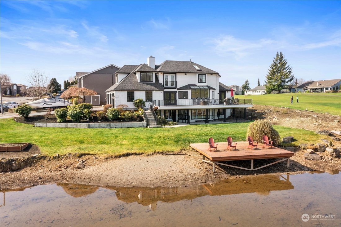 Resort Living On Tapps Island In Lake Tapps, Washington, United States