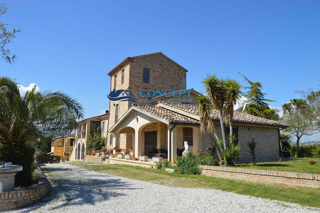 Villa In Vendita A In Abruzzo, Italy For Sale (12669966)