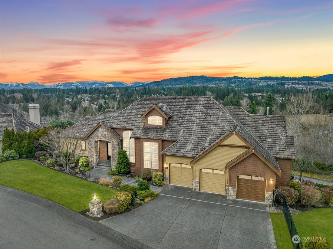 Awe Inspiring Mountain Views In Sammamish, Washington, United States
