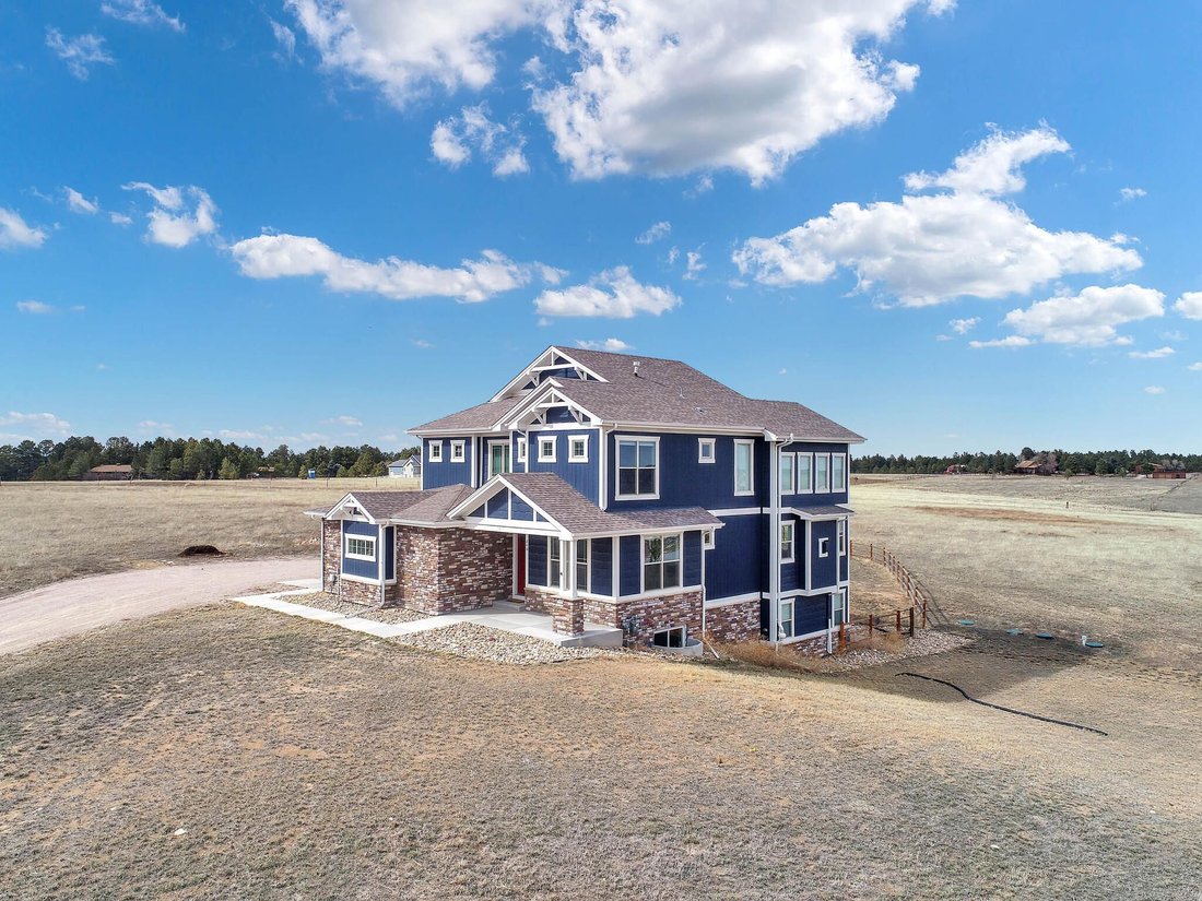 Situated On 5 Acres! In Elizabeth, Colorado, United States For Sale