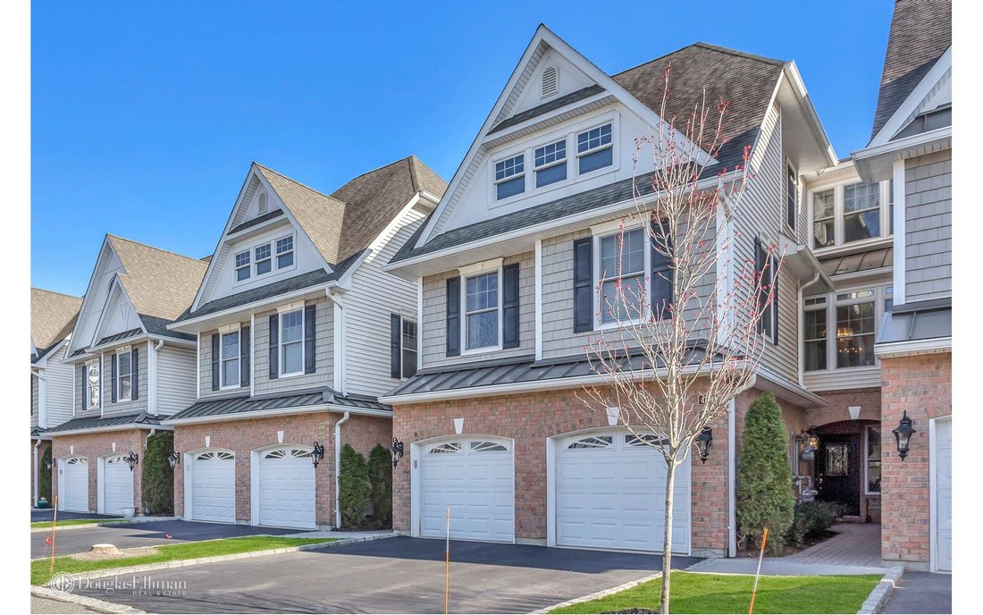 Condo Westbury In Salisbury, New York, United States For Sale (12664953)