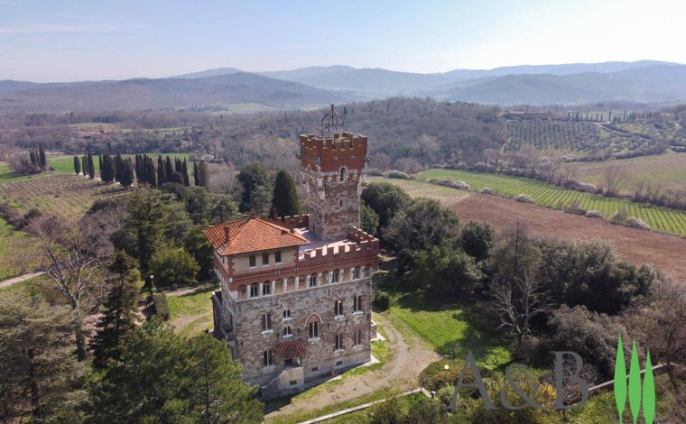 Luxury castles for sale in Province of Arezzo Tuscany Italy