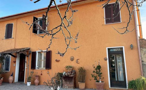 Farm Ranch in Center, Follonica, Tuscany 1