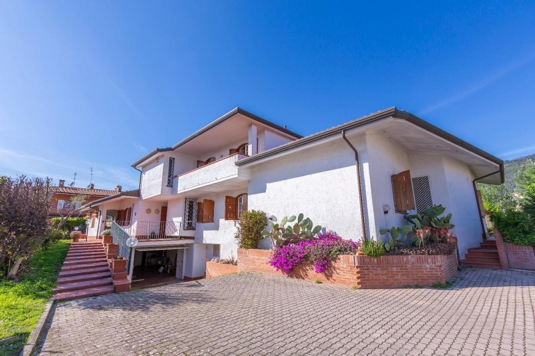 Villa in Pietrasanta, Tuscany, Italy 1 - 12673182