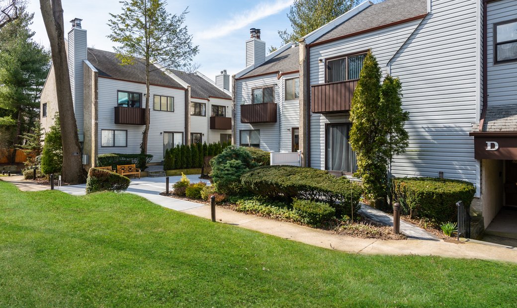 10 Wooleys Lane, Great Neck, Ny 11023 In Great Neck, New York, United