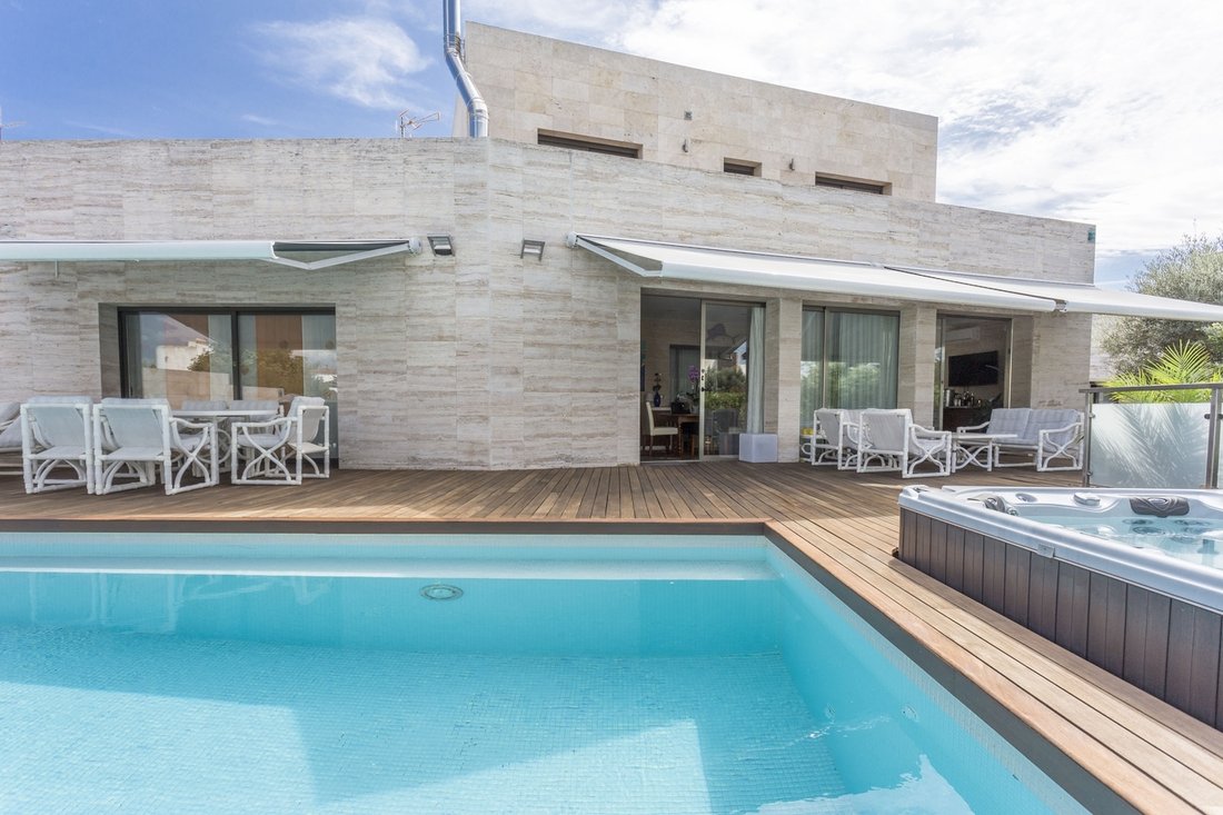 Luxurious And Modern Property With 25 Meters In Empuriabrava, Catalonia
