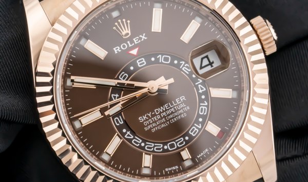 Rolex Sky-Dweller 326235-0005 in 18K Everose Gold with Chocolate Dial & Oysterflex Bracelet (12624024)