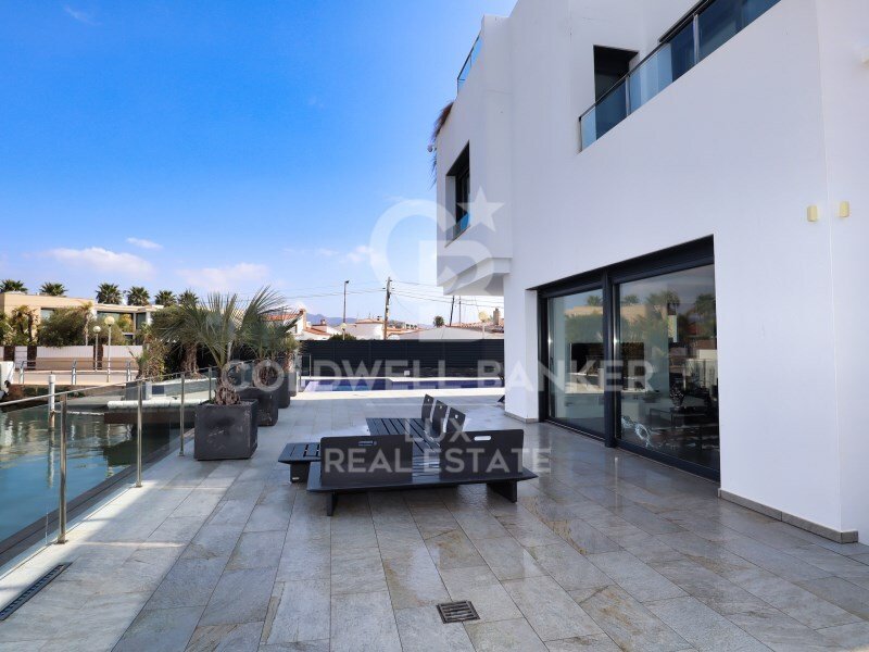 4 Bedrooms Single Family Detached In Roses, Catalonia, Spain For Sale