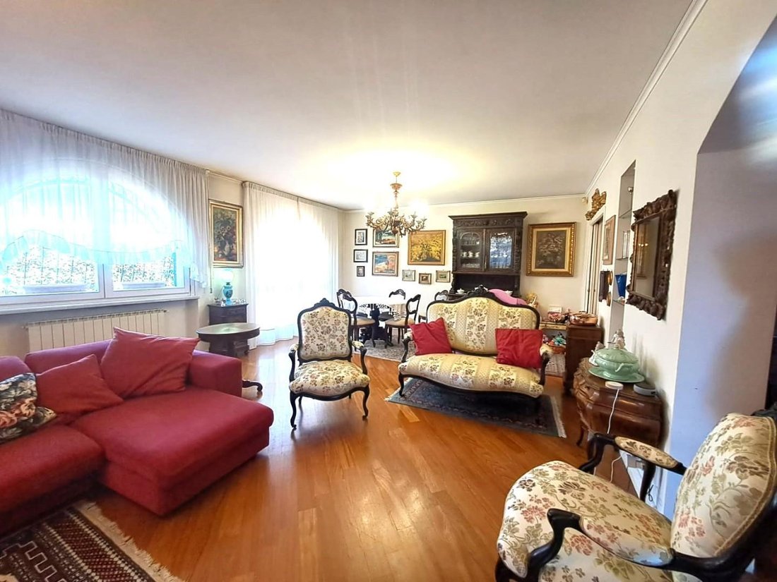 House in Marina di Massa Centro, Massa, Italy 4 - 12676510