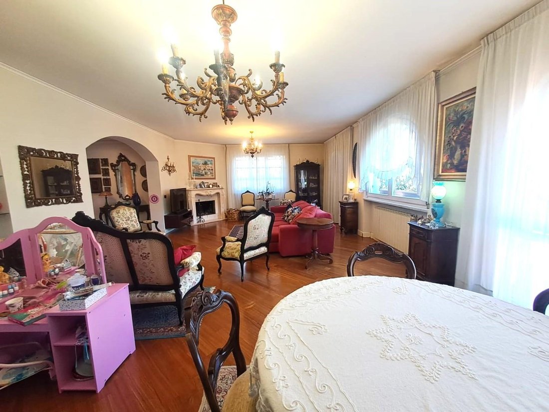 House in Marina di Massa Centro, Massa, Italy 2 - 12676510