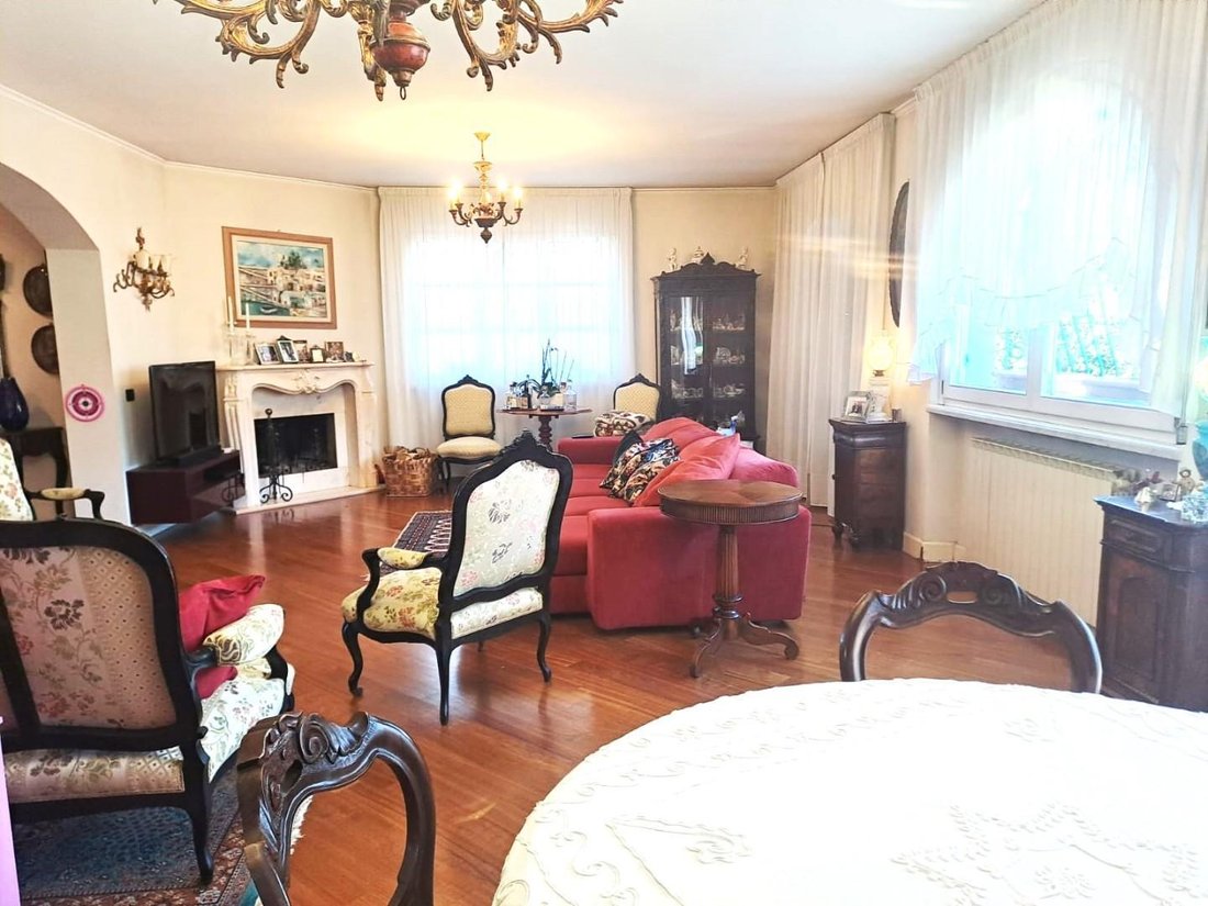 House in Marina di Massa Centro, Massa, Italy 3 - 12676510