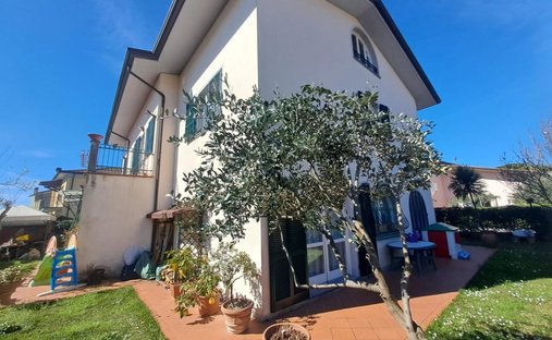 House in Marina di Massa Centro, Massa, Italy 1