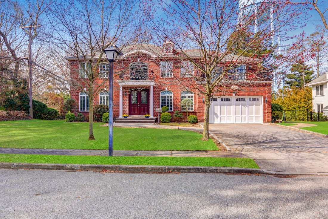 198 Shepherd Lane, Roslyn Dans Roslyn Heights, état De New York, états