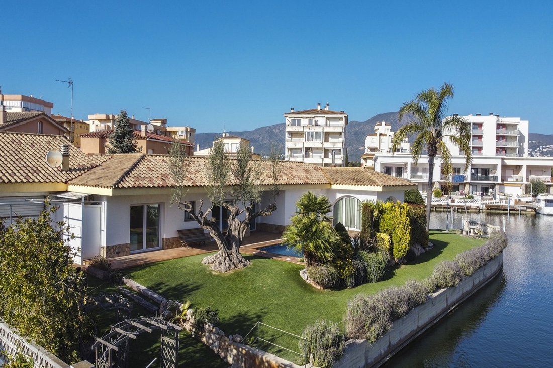 Fantastic House Next To The Canal With Mooring Of In Roses, Catalonia