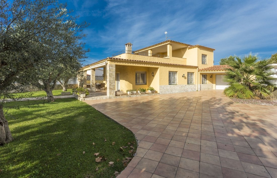 House 5 Minutes From The Beach In Empuriabrava, Catalonia, Spain For Sale (12679685)