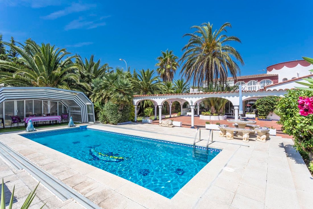 Fantastic Villa With Mooring Of 30 Meters In Empuriabrava, Catalonia, Spain For Sale (12678922)
