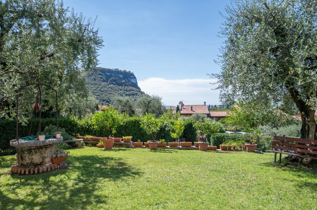 Villa With Lake View Vi001210, Garda, Vr 37016 In Garda, Italy For Sale (12680336)