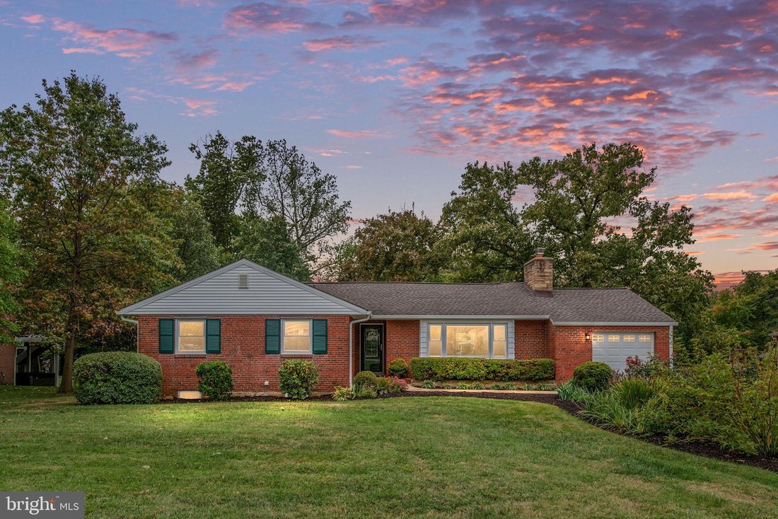 6635 Locust Way, Annandale, Va, 22003 In Lincolnia, Virginia, United
