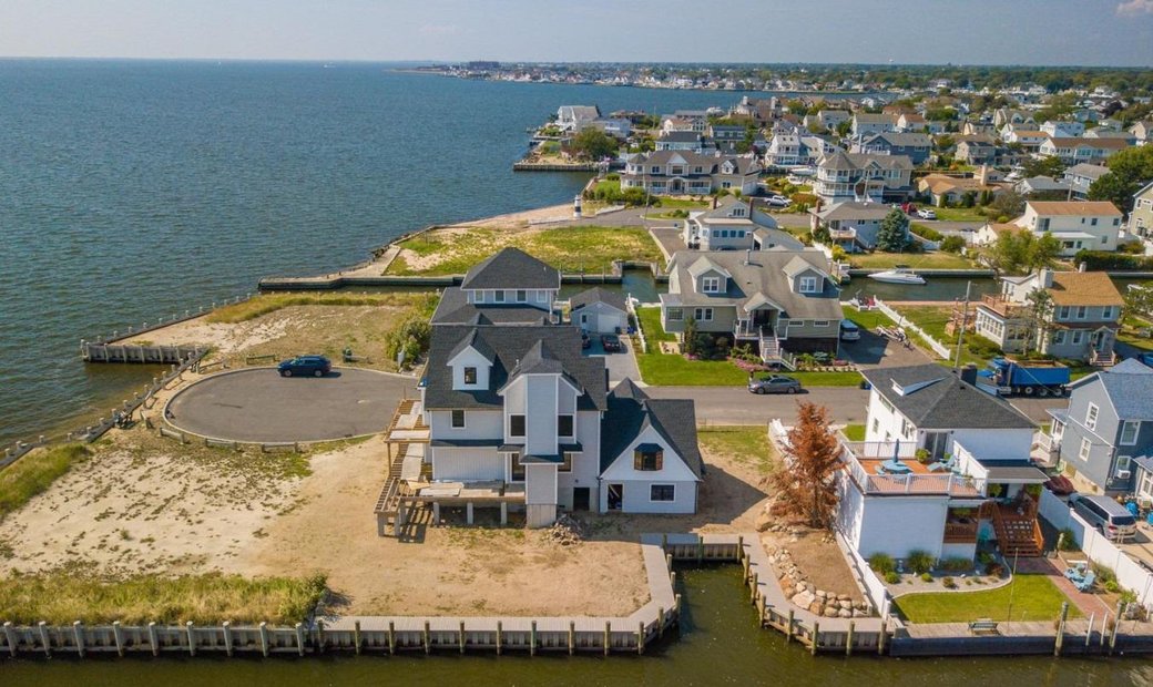 167 Araca Road In Babylon, New York, United States For Sale (12681658)