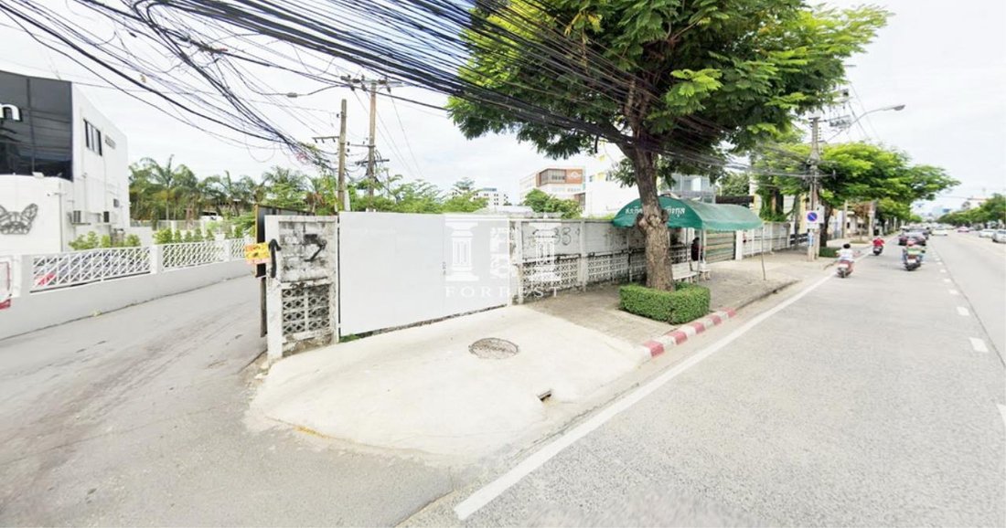 42476 Land For Sale 1 2 92 Rai, Chaloem In Dok Mai, Bangkok, Thailand For Sale (12677985)