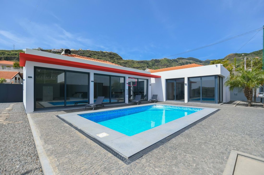 Villa 3 Bedrooms Ribeira Brava In Tabua, Madeira, Portugal For Sale
