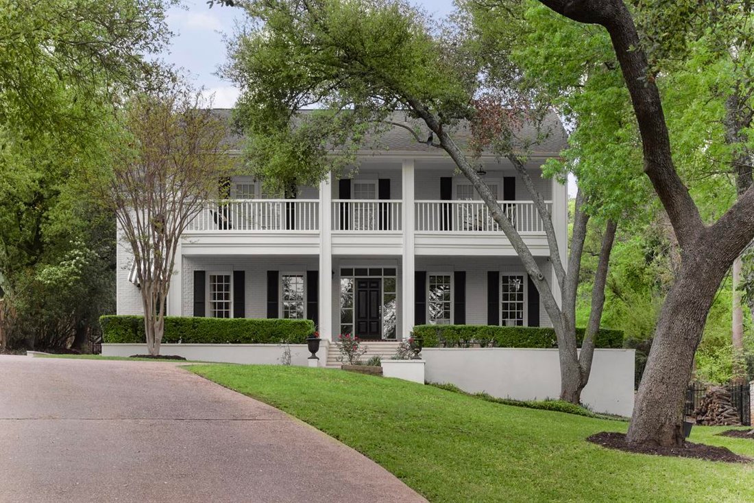 Charming Traditional Style Home In Treemont In Austin, Texas, United