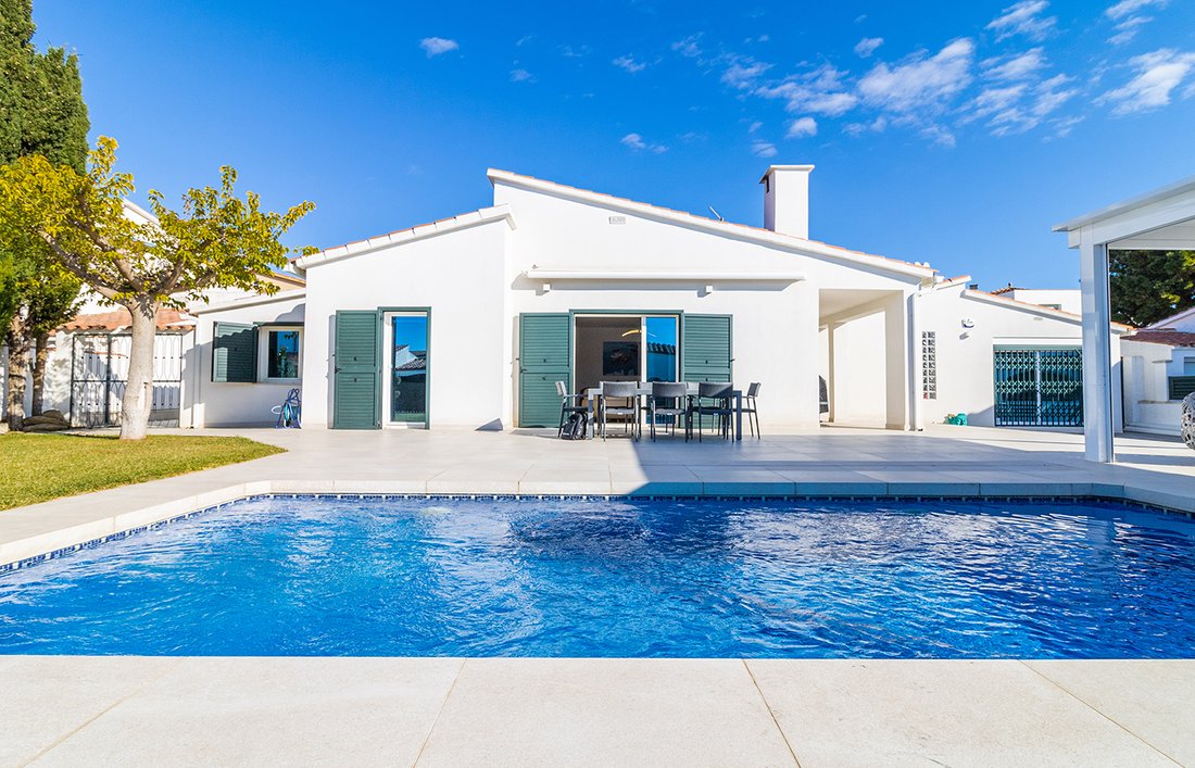 Ground Floor House With 4 Bedrooms And Close In Empuriabrava, Catalonia, Spain For Sale (12683487)