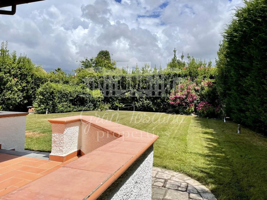 Forte Dei Marmi Duplex House With Sunny Garden. In Forte Dei Marmi, Italy For Sale (12684237)