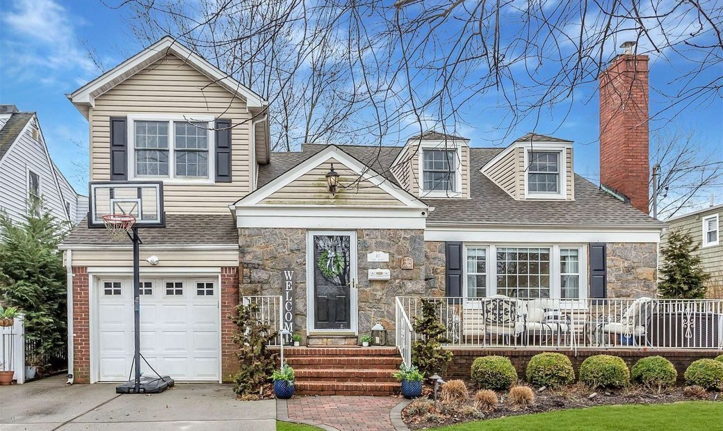 House Lynbrook In Lynbrook, Ny, United States For Sale (12684102)