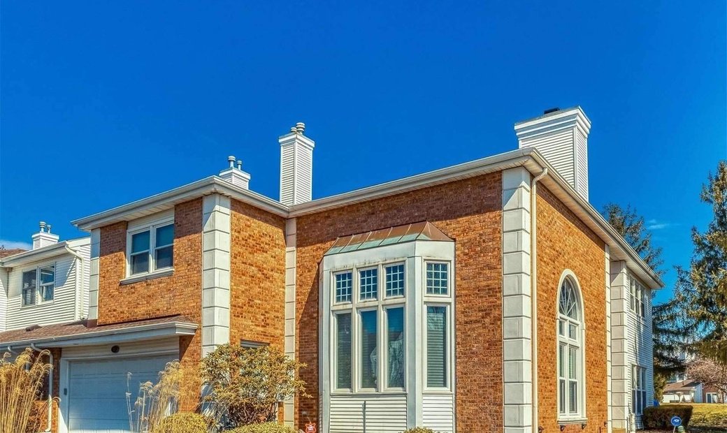 Townhouse Commack In Commack, Ny, United States For Sale (12684031)