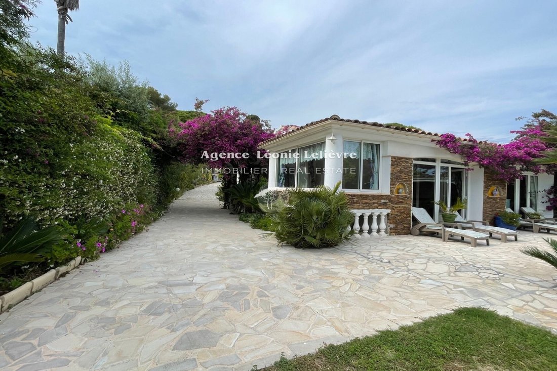 Villa in Ville-Les Saquedes-Le Bouillonnet, Sainte-Maxime, France 1 - 12686982