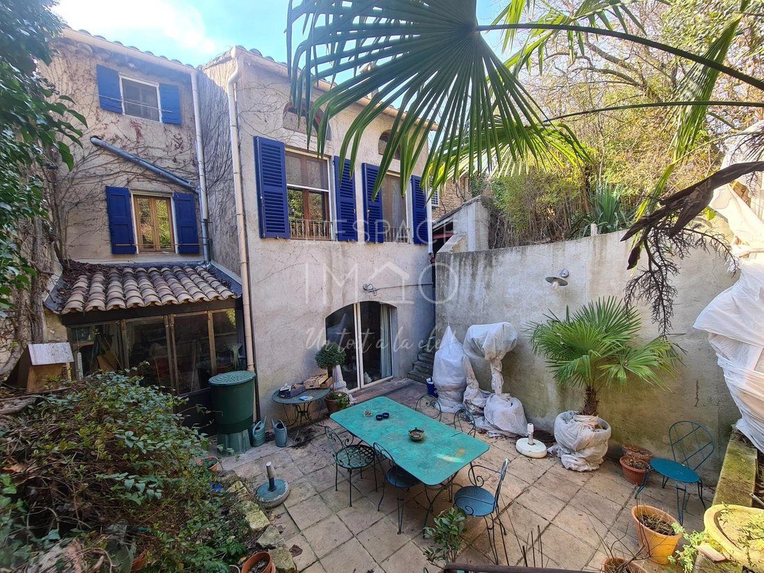 Goult Apartment In Goult, Provence Alpes Côte D'azur, France For Sale