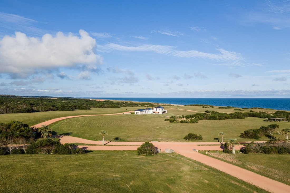 House in Las Garzas, Rocha Department, Uruguay 2 - 12683498