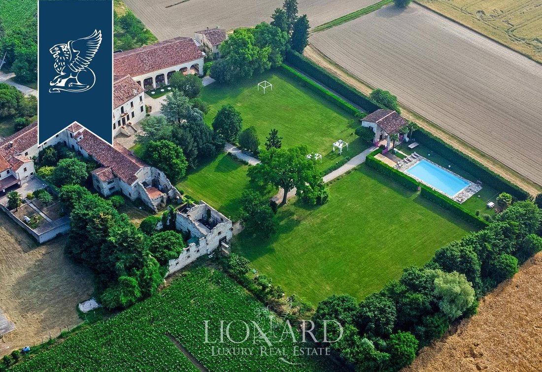 Villa in Barbarano Vicentino, Veneto, Italy 1 - 12689713