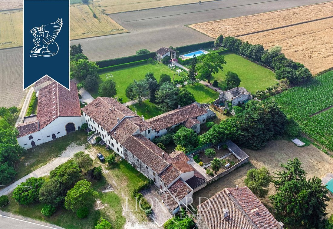 Villa in Barbarano Vicentino, Veneto, Italy 3 - 12689713