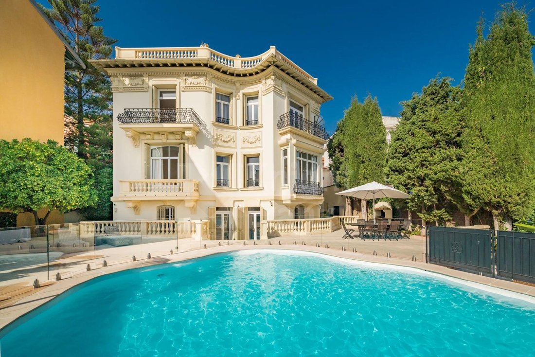 Villa in Villefranche-sur-Mer, Provence-Alpes-Côte d'Azur, France 1 - 12688844