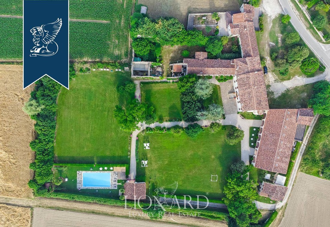 Villa in Barbarano Vicentino, Veneto, Italy 4 - 12689713